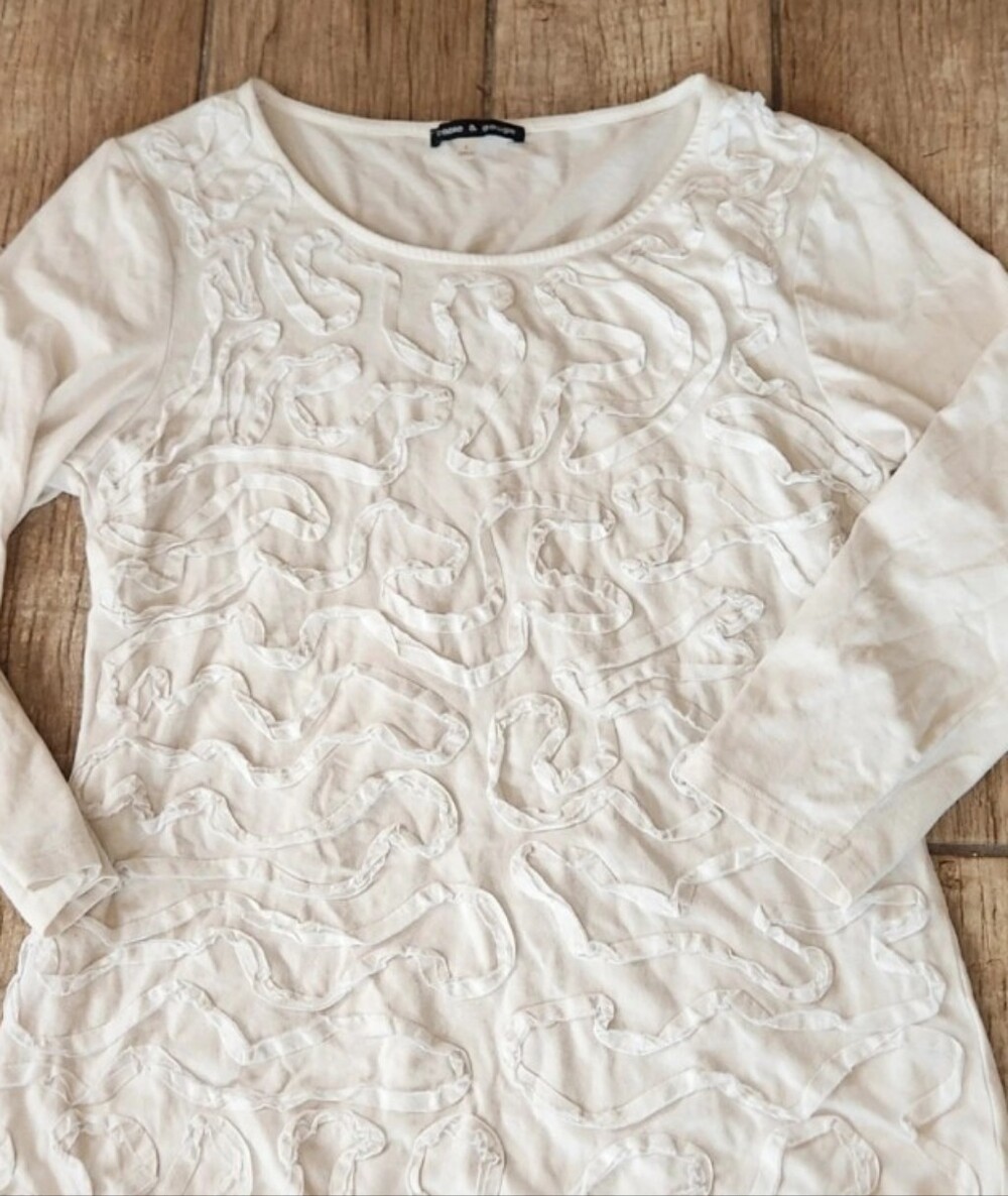 Cable & Gauge White Long-Sleeve Scoop Neck Top With Ruffled Front